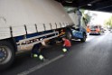 LKW blieb unter Bruecke haengen Koeln Ehrenfeld Innere Kanalstr Hornstr P086